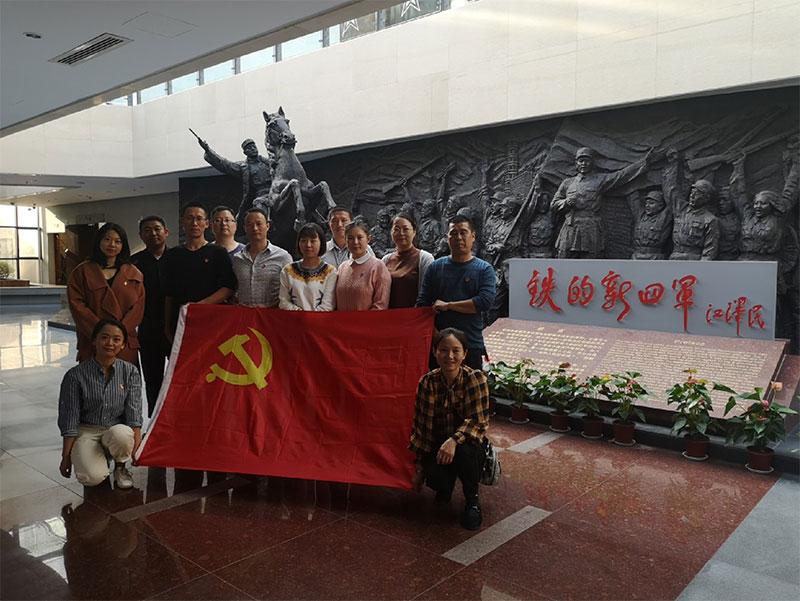 區(qū)城建投黨支部開展革命傳統(tǒng)教育“緬懷先烈、重溫誓詞”主題黨日活動(dòng)