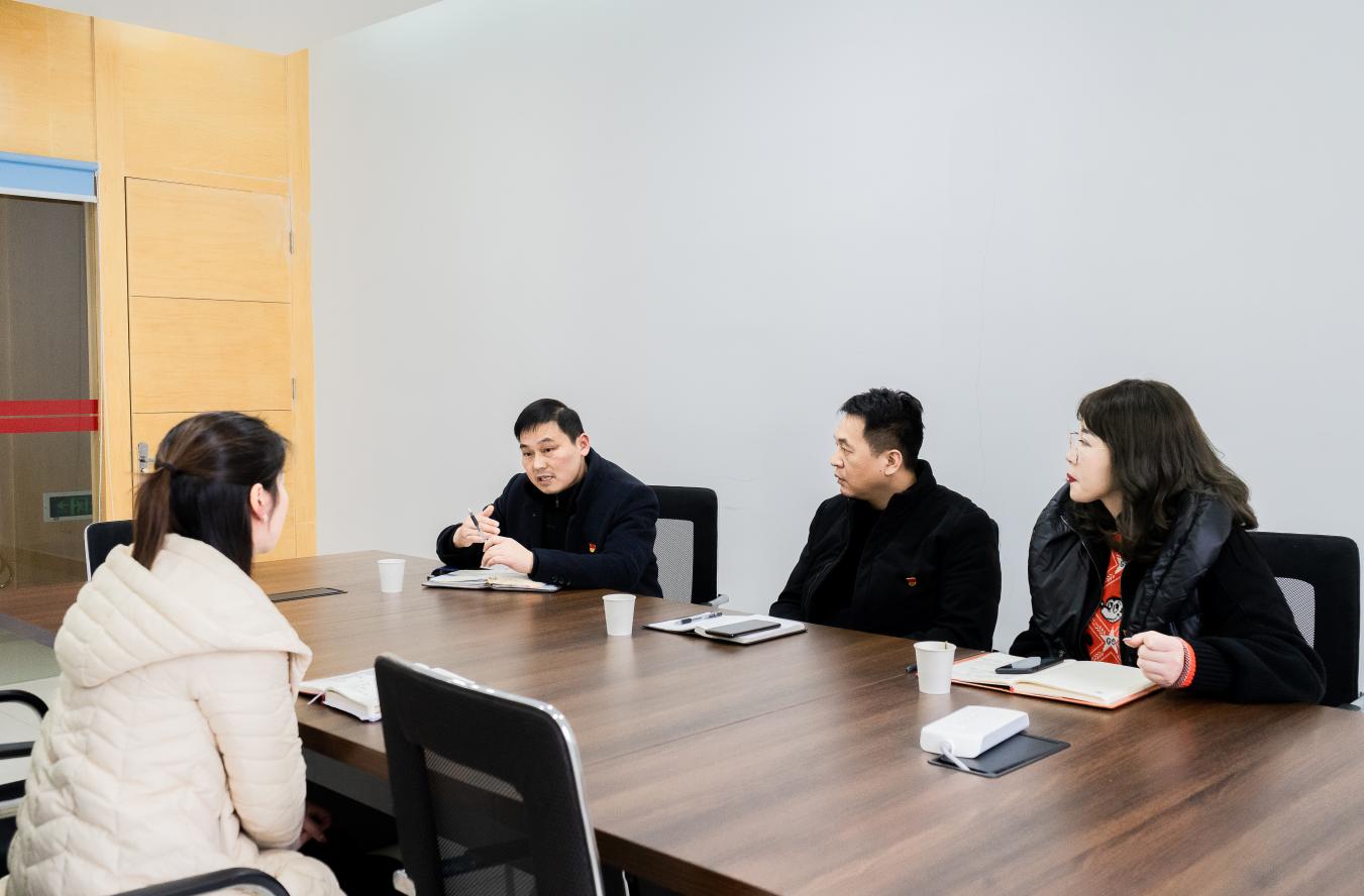 “一改兩為五做到 深走實(shí)訪(fǎng)解企憂(yōu)”屯溪區(qū)國(guó)投集團(tuán)開(kāi)展二月主題黨日活動(dòng)