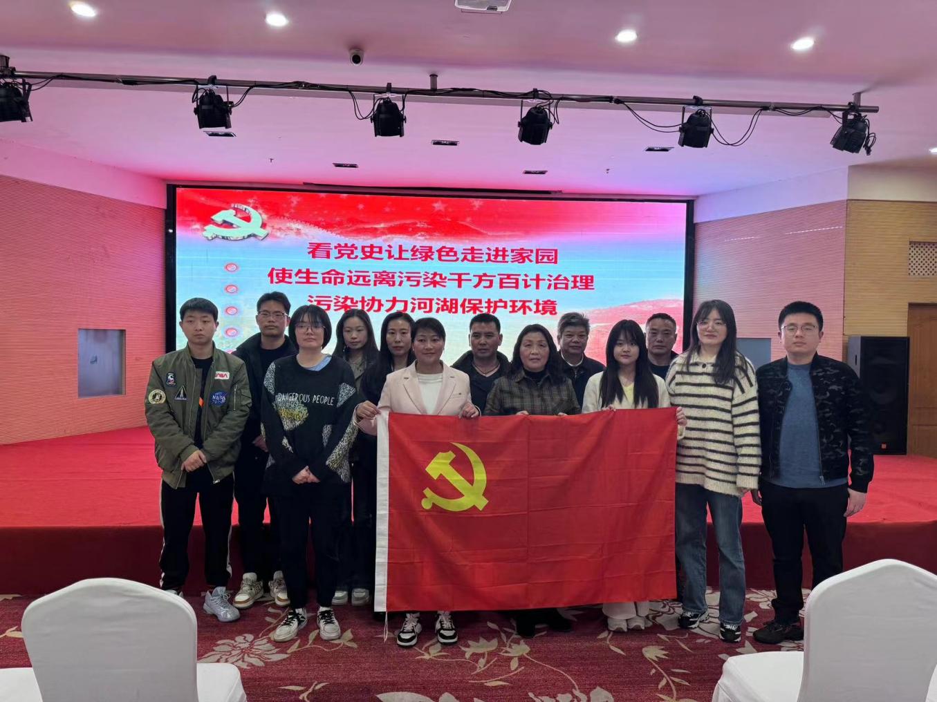 踐行綠色發(fā)展，傳承護水精神——屯溪區(qū)國投集團黨委組織觀看生態(tài)主題電影《瀏陽河上》